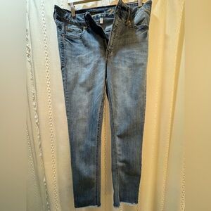 Seven7 size 10 mid rise skinny Jean Raw Hem Ankle medium wash